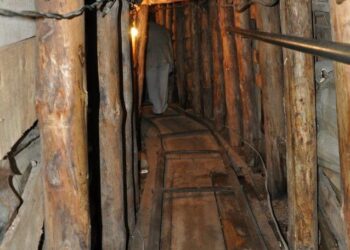 PUT SPASA ISPOD NIČIJE ZEMLJE: SVJETLO BUTMIRA NA KRAJU TUNELA