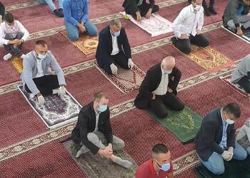 Bajram namaz u Sultan Fatih džamiji