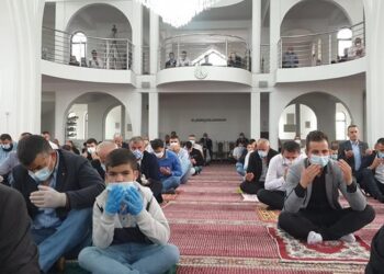 Bajram namaz u Sultan Fatih džamiji