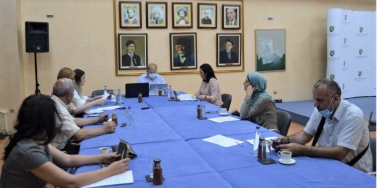 NASTAVA NA DALJINU NA BOSANSKOM JEZIKU I U SLJEDEĆOJ ŠKOLSKOJ GODINI