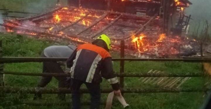 Bijelo Polje: U požaru izgorjela štala