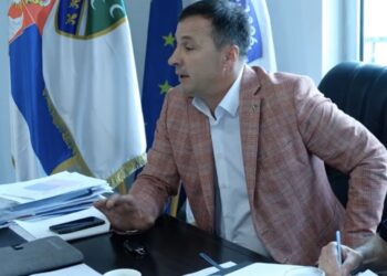 Na inicijativu načelnika opštinske uprave u Tutinu je održan sastanak sa direktorima osnovnih i srednjih škola (VIDEO)