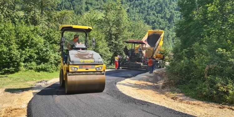Rožaje:Asfalt putnog pravca Dračenovac-Crnča