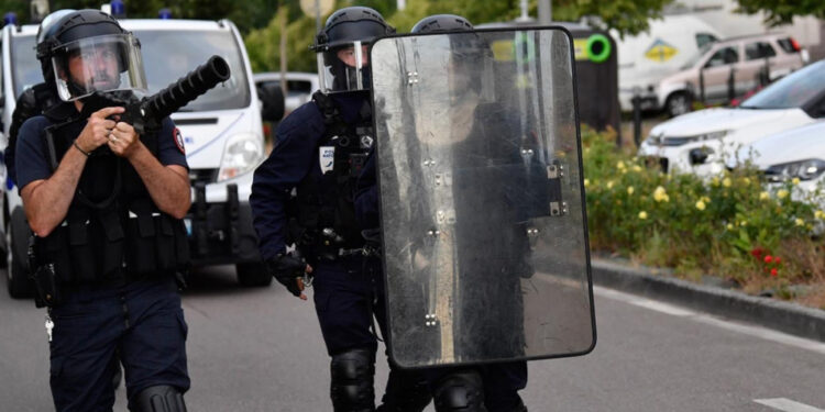 Drama u Francuskoj: Psihički bolesnik drži taoce u banci