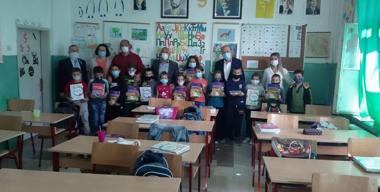 (VIDEO) BESPLATNI UDŽBENICI ZA UČENIKE PRVOG I TREĆEG RAZREDA U BRODAREVU