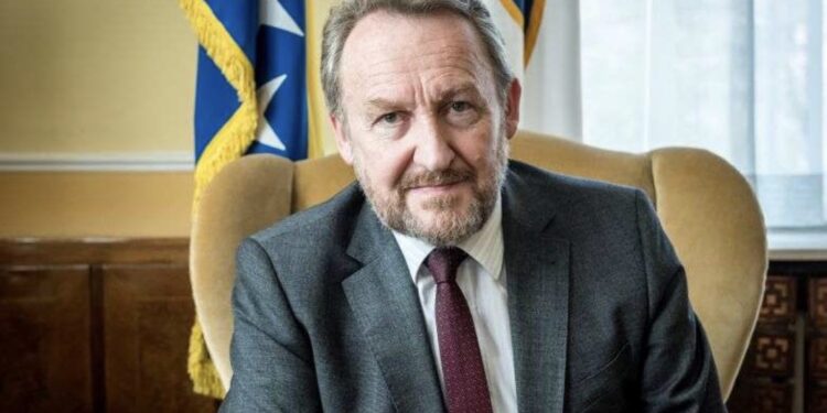 IZETBEGOVIĆ RAZGOVARAO SA HUSOVIĆEM: OSUDA NAPADA NA BOŠNJAKE, INSTITUCIJE DUŽNE DA OTKRIJU I KAZNE POČINIOCE