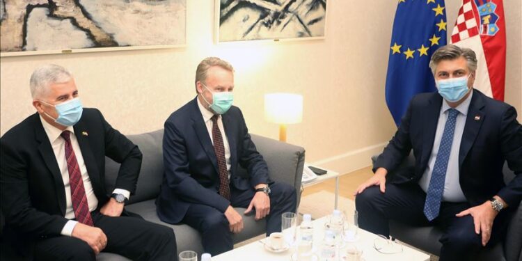 U Zagrebu počeo sastanak Plenkovića s Izetbegovićem i Čovićem