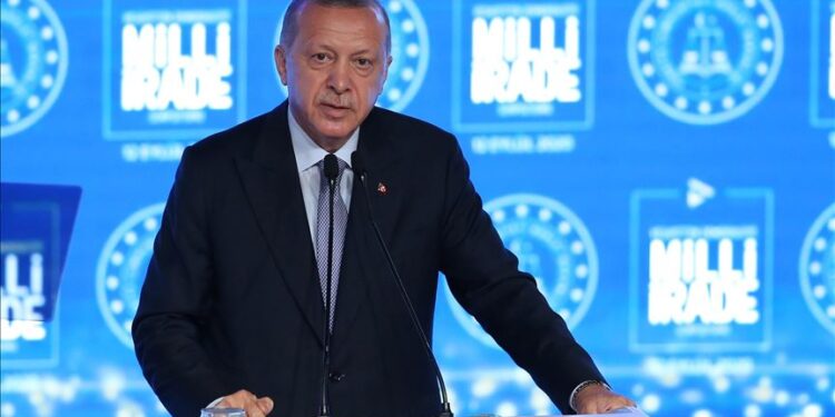 Erdogan poručio Macronu: Ne možete nam vi držati lekcije o ljudskosti