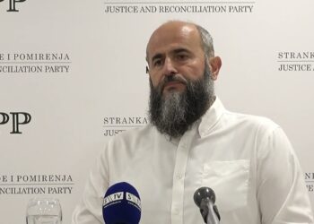 ,,Kako vjetar puha,, Zukorlić na današnjoj konferenciji nastavio svoju ustaljenu praksu