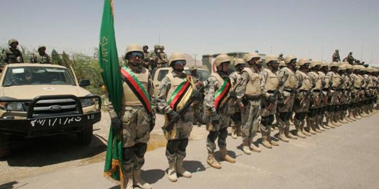 Preko 100 afganistanskih vojnika se priključilo talibanima u Balkhu i Nangarharu