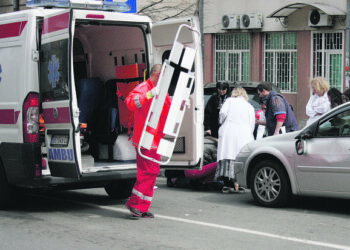 TRAGEDIJA NA ČUKARICI Žena skočila sa trećeg sprata zgrade