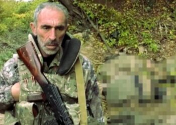 (VIDEO) OBJAVLJEN SNIMAK KOJI LEDI KRV U ŽILAMA: ARMENSKI VOJNICI BRUTALNO POBILI 60 AZERA, ČEKALI SU IH U ZASJEDI