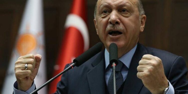 Erdogan: Turska se ni pred kim neće povući, osim pred Allahom!