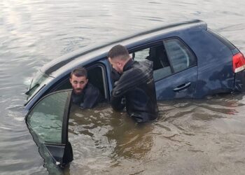 Automobil upao u veštačko jezero u Južnoj Mitrovici