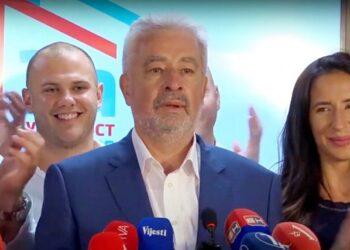 SKANDAL NEVIĐENIH RAZMJERA: “Demokratski front” tvrdi da je Krivokapić dobio ultimatum za vladu bez Srba – EVO OD KOGA …