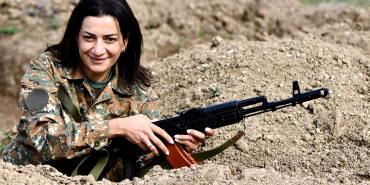 Supruga jermenskog premijera odlazi na front