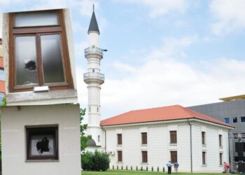VANDALIZAM U RS- u: Razbijeni prozori na Sultan Sulejmanovoj Atik džamiji u… (foto)