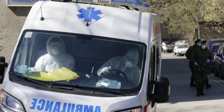 Ubačen suzavac u gradski autobus u Beogradu, vozač u bolnici