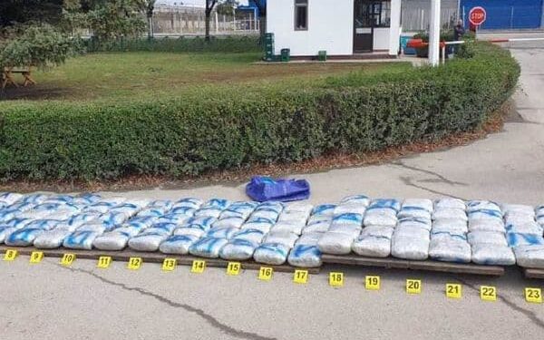 Na granici sa Srbijom otkriveno 130 kilograma marihuane u kamionu sa parketom