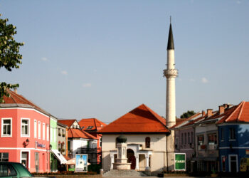 ČARŠIJSKA DŽAMIJA U TUZLI-HADŽI HASAN JE DŽAMIJU PODIGAO 1548.GODINE, POSLIJE ČEGA JE I MAHALA DOBILA NJEGOVO IME…
