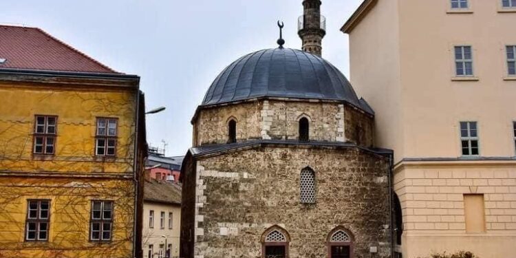 DŽAMIJA HASAN-PAŠE JAKOVALIJA U PEČUHU – MAĐARSKA