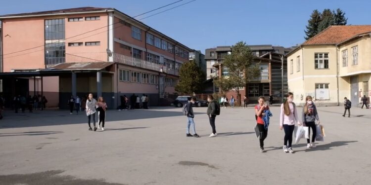 (VIDEO) Tutinske škole pojačavaju borbu protiv vršnjačkog nasilja