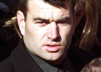 CRVENIM BERETKAMA PUKLI BRAKOVI ZBOG ROBIJE: “Gadilo mi se da vodim ljubav u zatvoru”