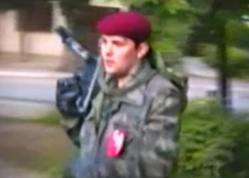 (VIDEO) Maltretiranje nesrpskog stanovništva od strane paravojne formacije Nenada Stevandića u junu 1992. godine: “Otvaraj je**em ti majku”
