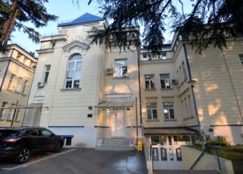 Pacijent skočio sa prozora KBC Dragiše Mišović, umro na licu mjesta