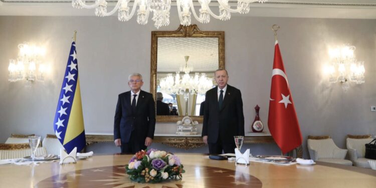 ERDOGAN SE U ISTANBULU SASTAO SA DŽAFEROVIĆEM