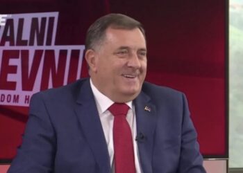 (VIDEO) Dodik-Hadžifejzović: Šta si ti? Novinar! A, politički? Novinar! Ti si zajebant! Sprdaš se sa mnom!