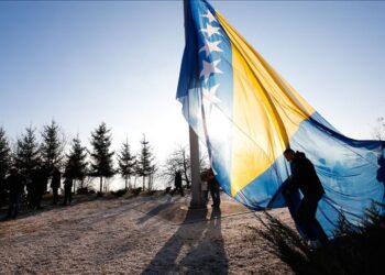 Podizanjem zastave na Humu počelo obilježavanje Dana državnosti BiH