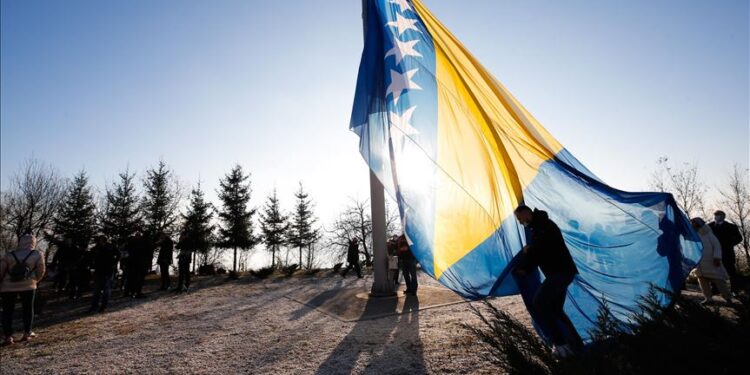 Podizanjem zastave na Humu počelo obilježavanje Dana državnosti BiH