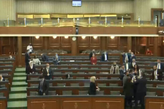 Prekinuta sjednica, haos u Skupštini Kosova