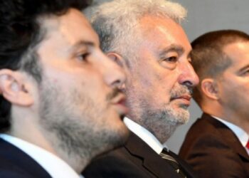 RASPAD PROSRPSKE KOALICIJE U CRNOJ GORI: Dritan Abazović izvisio za ministarsku poziciju, upitna parlamentarna većina!