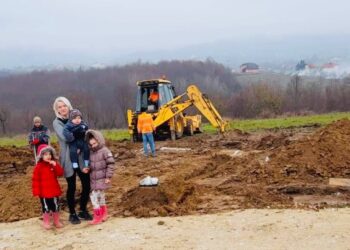 Kozarac: Samohranoj majci troje maloljetne djece gradi se kuća