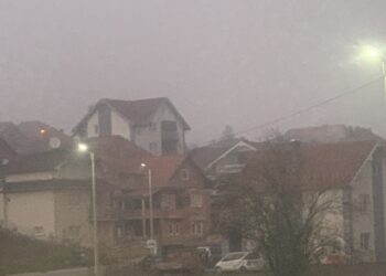 (VIDEO) Tutin pokrili gusti oblaci-magla ili nešto drugo?