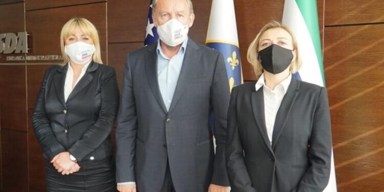 BAKIR IZETBEGOVIĆ PRUŽIO PODRŠKU KANDIDATKINJAMA ZA NAČELNICE DONJEG VAKUFA I VAREŠA