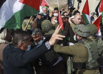(VIDEO) Izraelske snage pokušale oteti ranjenog Palestinca
