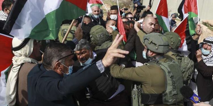 (VIDEO) Izraelske snage pokušale oteti ranjenog Palestinca