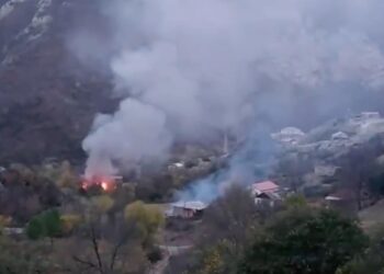 (VIDEO) Jermeni pale i napuštaju svoje domove