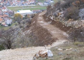 (VIDEO) Predstavnici Ministarstva privrede obišli radove na budućem turističkom kompleksu Gradac