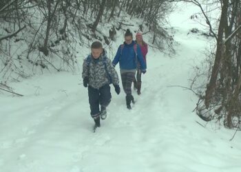 PRIBOJSKIM ĐACIMA PEŠACIMA PO 10 HILJADA DINARA