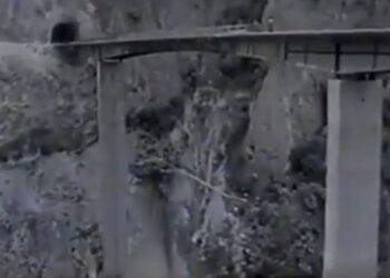 (VIDEO) POGLEDAJTE SNIMAK IZ 1969. GODINE, IZGRADNJA PUTA RIBARIĆE-ROŽAJE