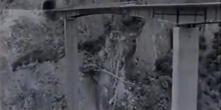 (VIDEO) POGLEDAJTE SNIMAK IZ 1969. GODINE, IZGRADNJA PUTA RIBARIĆE-ROŽAJE