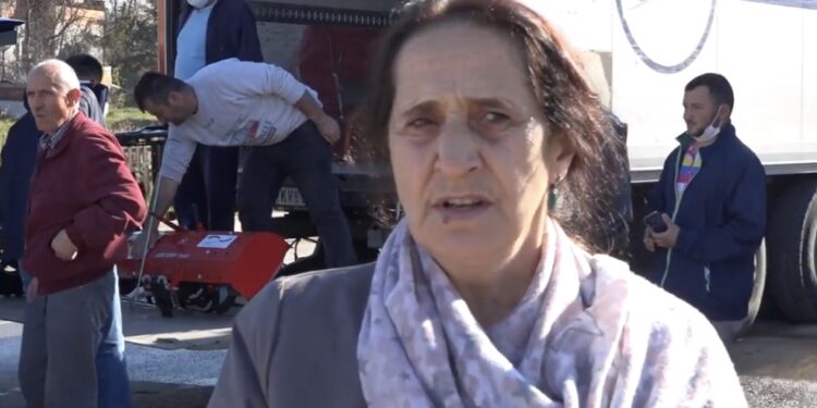 (VIDEO) Podjela poljoprivrednih mašina za raseljena lica u Tutinu