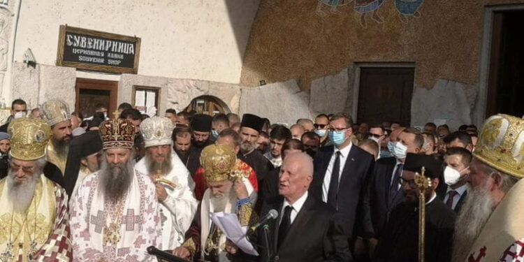 Bećković: Za kratko vrijeme skršila su se dva noseća stuba SPC!