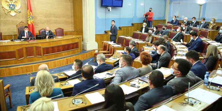 Crna Gora: Bošnjačka stranka traži usvajanje rezolucije o priznavanju genocida u Srebrenici