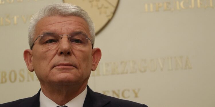 Džaferović uputio telegram saučešća Milanoviću: Sa mislima i molitvama smo uz vas