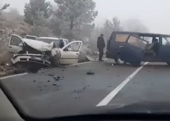 Stravičan udes kod Sjenice: Sudarili se kombi i auto